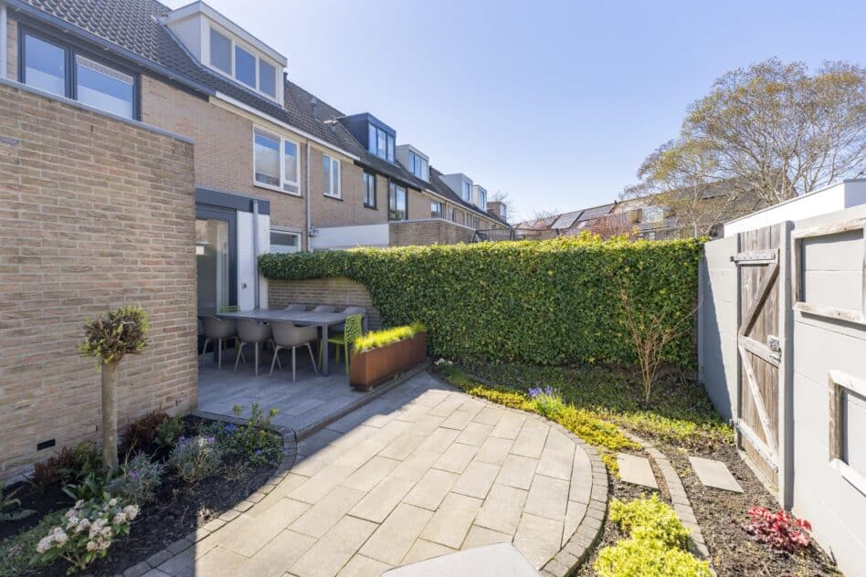 Oegstgeest – Hella Haasseplantsoen 15