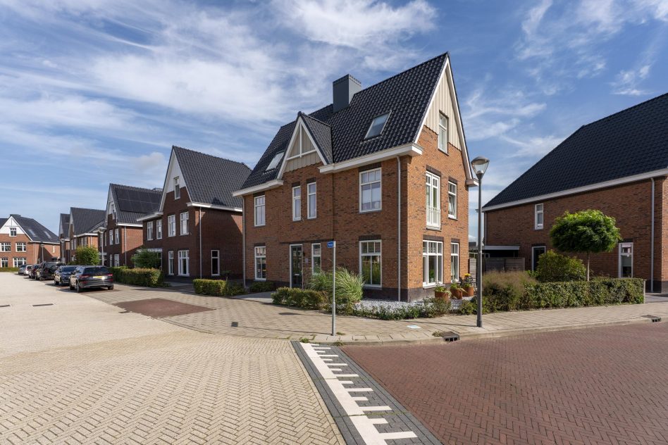 Voorhout – Pioenroos 1
