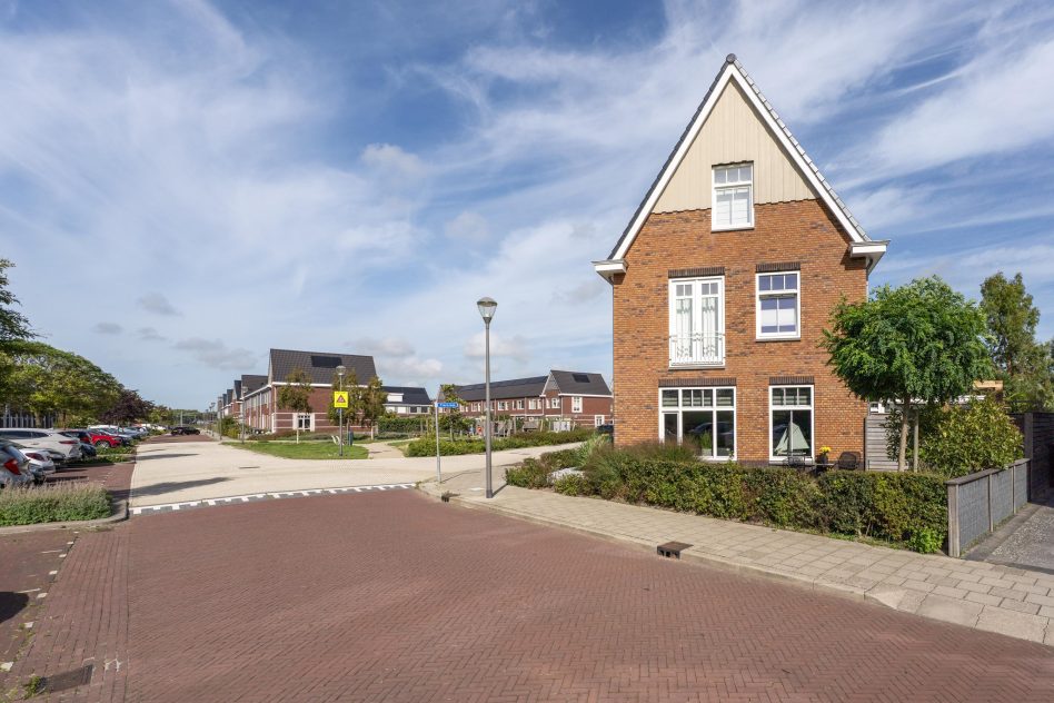 Voorhout – Pioenroos 1