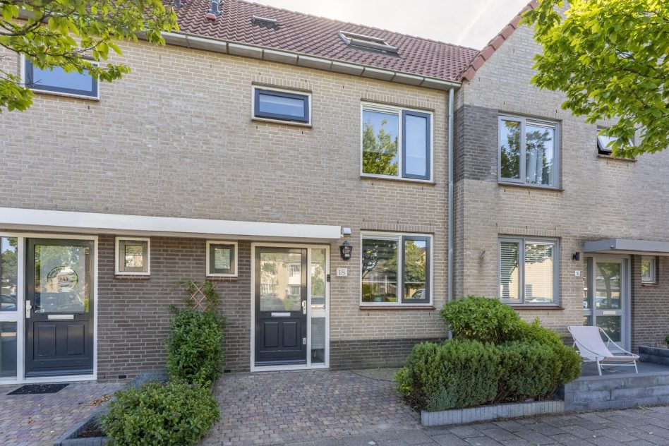 Rijnsburg – Kamperfoelie 18